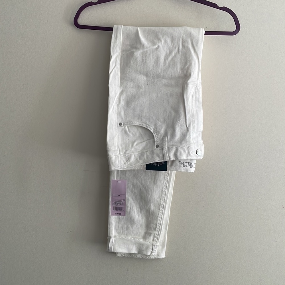 White High Rise Skinny Comfy Jeans with Fray Bottoms and Knee Cutouts Sz 18 NWT